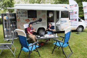 01.07.2021. Kielce. Radio Biwak w Radiu Kielce. Na zdjęciu (od lewej): Jerzy Frąckowiak - Radio Rzeszów i Paweł Solarz - Radio Kielce / Wiktor Taszłow / Radio Kielce