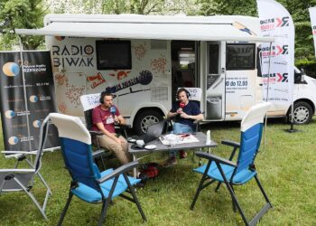 01.07.2021. Kielce. Radio Biwak w Radiu Kielce. Na zdjęciu (od lewej): Jerzy Frąckowiak - Radio Rzeszów i Paweł Solarz - Radio Kielce / Wiktor Taszłow / Radio Kielce