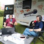 01.07.2021. Kielce. Radio Biwak w Radiu Kielce. Na zdjęciu (od lewej): Jerzy Frąckowiak - Radio Rzeszów i Paweł Solarz - Radio Kielce / Wiktor Taszłow / Radio Kielce