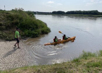 22.07.2021. Sandomierz. Badanie jakości wody w Wiśle / Grażyna Szlęzak-Wójcik / Radio Kielce