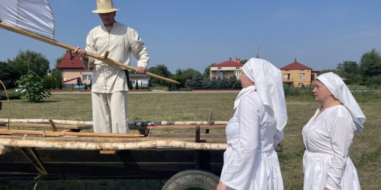 24.07.2021. Nadbrzezie. Staropolskie żniwa / Grażyna Szlęzak-Wójcik / Radio Kielce