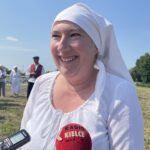 24.07.2021. Nadbrzezie. Staropolskie żniwa. Na zdjęciu: Celina Chmiel - Stowarzyszenie „Razem dla Nadbrzezia” / Grażyna Szlęzak-Wójcik / Radio Kielce