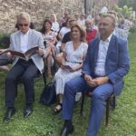 24.07.2021. Sandomierz. Dom Długosza. Festiwal „Ucho Igielne”. Koncert Pawła Niziołka. Na zdjęciu (od lewej) prof. Wojciech Kiebzak, Małgorzata Kiebzak - dyrektor świętokrzyskiego oddziału NFZ, Marcin Piwnik - starosta sandomierski / Grażyna Szlęzak-Wójcik / Radio Kielce