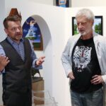 01.07.2021. Kielce. Wystawa Rafała Olbińskiego  w Muzeum Narodowym. Na zdjęciu (od lewej): Robert Kotowski - dyrektor Muzeum Narodowego w Kielcach, Rafał Olbiński - grafik, malarz / Wiktor Taszłow / Radio Kielce