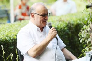 05.07.2021. Busko-Zdrój. Kawiarenka Festiwalowa. Na zdjęciu: Artur Jaroń - dyrektor festiwalu / Wiktor Taszłow / Radio Kielce