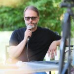 05.07.2021. Busko-Zdrój. Kawiarenka Festiwalowa. Na zdjęciu Artur Żmijewski - aktor / Wiktor Taszłow / Radio Kielce
