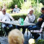 05.07.2021. Busko-Zdrój. Kawiarenka Festiwalowa. Na zdjęciu (od lewej): Artur Jaroń - dyrektor festiwalu, Włodek Pawlik - kompozytor, Artur Żmijewski - aktor / Wiktor Taszłow / Radio Kielce