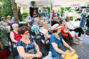 05.07.2021. Busko-Zdrój . Kawiarenka Festiwalowa / Wiktor Taszłow / Radio Kielce