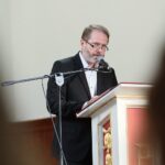 05.07.2021. Busko-Zdrój. Tryptyk Rzymski Jana Pawła II w kościele Niepokalanego Poczęcia NMP. Na zdjęciu: Artur Żmijewski - aktor / Wiktor Taszłow / Radio Kielce