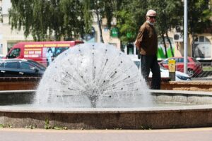 07.07.2021. Kielce. Fontanny miejskie. Fontanna przy ulicy Źródłowej / Wiktor Taszłow / Radio Kielce