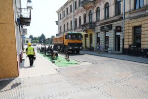 09.07.2021. Kielce. Budowa Teatru im. Stefana Żeromskiego. Wywóz gruzu / Wiktor Taszłow / Radio Kielce