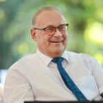 08.07.2021. Busko-Zdrój. Kawiarenka Festiwalowa. Na zdjęciu  Artur Jaroń - dyrektor festiwalu / Wiktor Taszłow / Radio Kielce