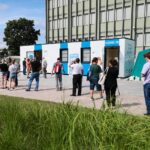 10.07.2021. Kielce. Świętokrzyski Urząd Wojewódzki. Akcja „Zaszczep się w wakacje” / Wiktor Taszłow / Radio Kielce