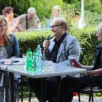 10.07.2021. Busko-Zdrój. Kawiarenka Festiwalowa. Na zdjęciu (od lewej): Dorota Klusek - Radio Kielce, Wiesław Ochman, Anna Bilska - Echo Dnia / Wiktor Taszłow / Radio Kielce