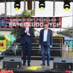 11.07.2021. Mniów. Konkurs na najsmaczniejszą potrawę powiatu kieleckiego. Na zdjęciu (od lewej):  Piotr Wilczak - wójt Mniowa i Mirosław Gębski - starosta kielecki / Wiktor Taszłow / Radio Kielce