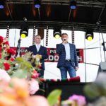 11.07.2021. Mniów. Konkurs na najsmaczniejszą potrawę powiatu kieleckiego. Na zdjęciu (od lewej):  Piotr Wilczak - wójt Mniowa i Mirosław Gębski - starosta kielecki / Wiktor Taszłow / Radio Kielce