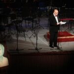 11.07.2021. Busko-Zdrój. Festiwal im. Krystyny Jamroz. Gala finałowa. Na zdjęciu: Artur Jaroń - dyrektor festiwalu / Wiktor Taszłow / Radio Kielce