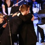 11.07.2021. Busko-Zdrój. Festiwal im. Krystyny Jamroz. Gala finałowa. Na zdjęciu (od lewej): Krystian Ochman – tenor, Wiesław Ochman – tenor / Wiktor Taszłow / Radio Kielce