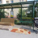 10.07.2021. Przystanek autobusowy przy ulicy Orląt Lwowskich / słuchacz / Wojciech Domagała