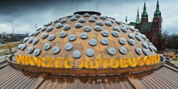 Czy czarownica wróci na kielecki dworzec? Pyta czytelnik