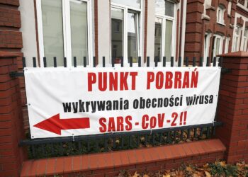 28.10.2020 Kielce. Szpital Miejski Św, Aleksandra. Koronawirus. Punkt pobrań / Jarosław Kubalski / Radio Kielce