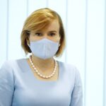 05.07.2021 Małogoszcz. Konferencja dotycząca dofinansowania budowy boisk przy szkołach w Kozłowie i Złotnikach. Anna Krupka - wiceminister kultury, dziedzictwa narodowego i sportu / Jarosław Kubalski / Radio Kielce