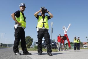 06.07.2021 Kielce. Policja. Akcja "Nie rozlewaj krwi na drodze". Policjanci zachęcali kierowców do oddawania krwi / Jarosław Kubalski / Radio Kielce