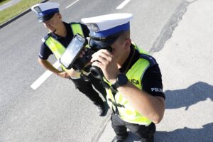 06.07.2021 Kielce. Policja. Akcja "Nie rozlewaj krwi na drodze". Policjanci zachęcali kierowców do oddawania krwi / Jarosław Kubalski / Radio Kielce