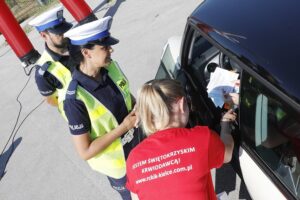 06.07.2021 Kielce. Policja. Akcja "Nie rozlewaj krwi na drodze". Policjanci zachęcali kierowców do oddawania krwi / Jarosław Kubalski / Radio Kielce