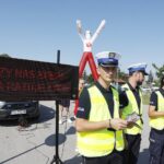 06.07.2021 Kielce. Policja. Akcja "Nie rozlewaj krwi na drodze". Policjanci zachęcali kierowców do oddawania krwi / Jarosław Kubalski / Radio Kielce