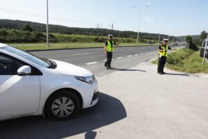 06.07.2021 Kielce. Policja. Akcja "Nie rozlewaj krwi na drodze". Policjanci zachęcali kierowców do oddawania krwi / Jarosław Kubalski / Radio Kielce