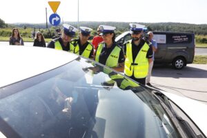 06.07.2021 Kielce. Policja. Akcja "Nie rozlewaj krwi na drodze". Policjanci zachęcali kierowców do oddawania krwi / Jarosław Kubalski / Radio Kielce