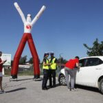 06.07.2021 Kielce. Policja. Akcja "Nie rozlewaj krwi na drodze". Policjanci zachęcali kierowców do oddawania krwi / Jarosław Kubalski / Radio Kielce