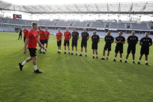 18.07.2021. Kielce. Prezentacja zawodników Korony Kielce w nowych strojach. Na zdjęciu Przemysław Szarek / Jarosław Kubalski / Radio Kielce