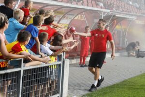 18.07.2021. Kielce. Prezentacja zawodników Korony Kielce w nowych strojach. Na zdjęciu Łukasz Sierpina / Jarosław Kubalski / Radio Kielce