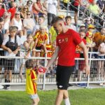 18.07.2021. Kielce. Prezentacja zawodników Korony Kielce w nowych strojach. Na zdjęciu Oskar Sewerzyński  / Jarosław Kubalski / Radio Kielce