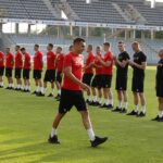 18.07.2021. Kielce. Prezentacja zawodników Korony Kielce w nowych strojach. Na zdjęciu Marcel Gąsior  / Jarosław Kubalski / Radio Kielce