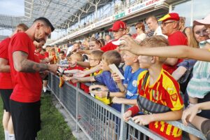 18.07.2021. Kielce. Prezentacja zawodników Korony Kielce w nowych strojach / Jarosław Kubalski / Radio Kielce