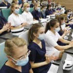 20.07.2021 Kielce. Collegium Medicum UJK. Czepkowanie nowych pielęgniarek i położnych / Jarosław Kubalski / Radio Kielce