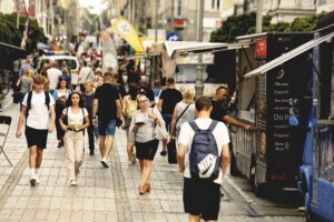 22.07.2021 Kielce. Food trucki na ulicy Sienkiewicza / Jarosław Kubalski / Radio Kielce