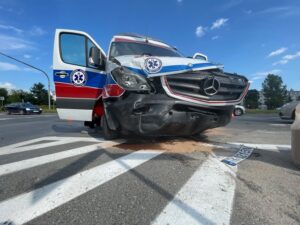 28.07.2021. Kielce. Zderzenie karetki na ulicy Grunwaldzkiej / Wiktor Taszłow / Radio Kielce