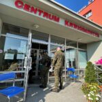 07.07.2021. Kielce. Żołnierze i elewi z Centrum Przygotowania do Misji Zagranicznych w Kielcach oddają krew / Paulina Michta / Radio Kielce