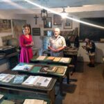 31.07.2021. Muzeum Wsi w Maruszowie. Na zdjęciu: Na zdjęciu Anna Krupka - wiceminister kultury, dziedzictwa narodowego i sportu oraz Edward Ziarko - założyciel i kustosz Muzeum Wsi w Maruszowie / Muzeum Wsi w Maruszowie