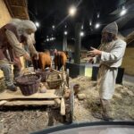 19.07.2021. Krzemionki. Pierwsi turyści zwiedzający stałą wystawę / Emilia Sitarska / Radio Kielce