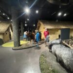 19.07.2021. Krzemionki. Pierwsi turyści zwiedzający stałą wystawę / Emilia Sitarska / Radio Kielce