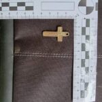 13.07.2021. Końskie. Skarby przy kościele. Krzyżyk XVIII-XIX wiek / Radosław Nowek / Stowarzyszenie Historyczne Pasja