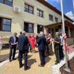 05.07.2021. Lipnik. Otwarcie odnowionego urząd gminy / Emilia Sitarska / Radio Kielce