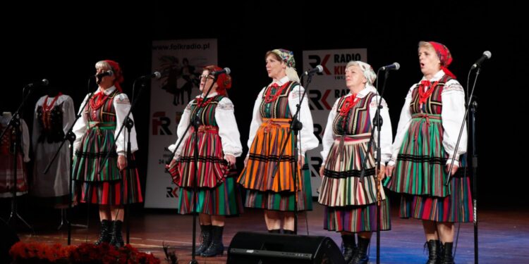 23.08.2020 Busko-Zdrój. 44. Buskie Spotkania z Folklorem.  Zespół Śpiewaczy "Chełmowianki" / Stanisław Blinstrub / Radio Kielce