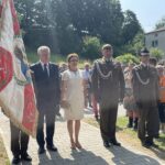 11.07.2021. Wola Grójecka k/Ćmielowa. Uroczystości upamiętniające rozbicie oddziału AK. Na zdjęciu (od lewej): senator Jarosław Rusiecki, poseł Agata Wojtyszek. / Emilia Sitarska / Radio Kielce