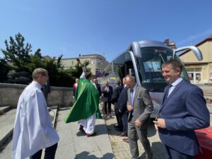 25.07.2021. Ostrowiec Św. Msza w intencji kierowców i pasażerów PKS-u w Ostrowcu Świętokrzyskim w 75 rocznicę istnienia / Emilia Sitarska / Radio Kielce